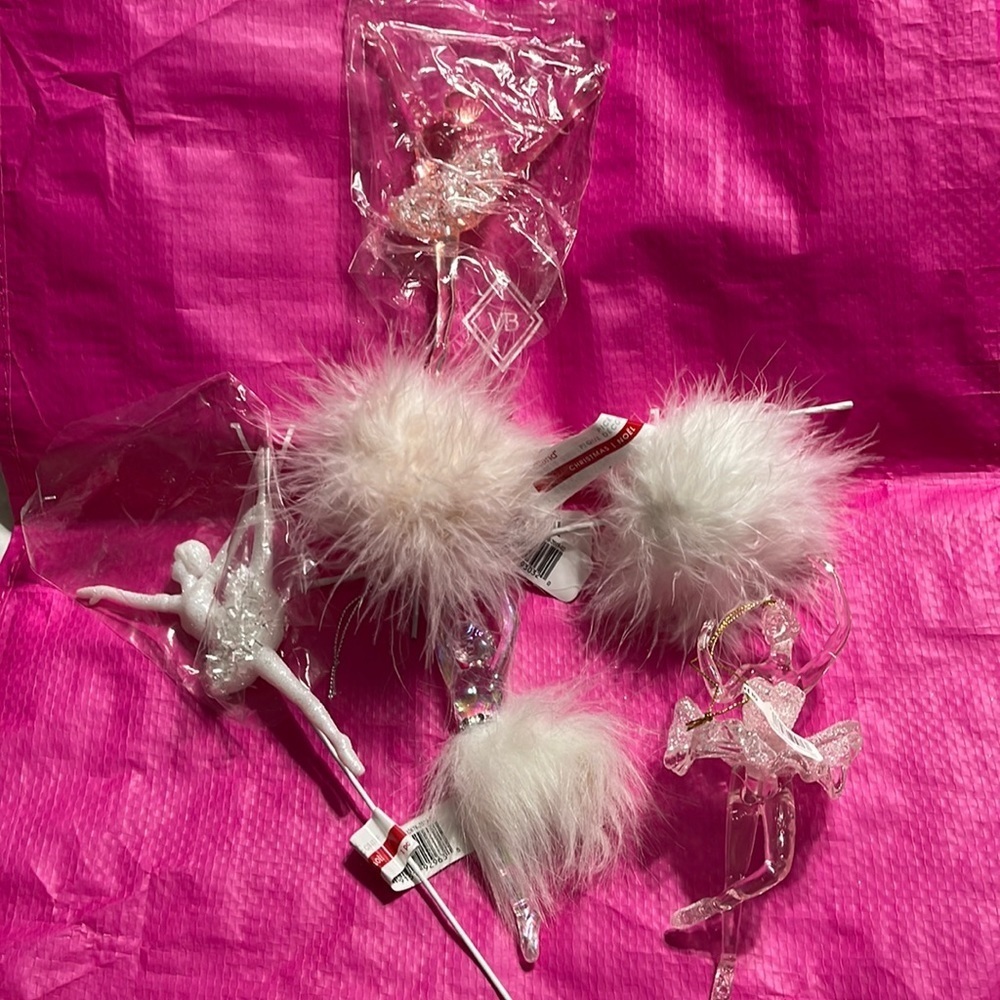 Six Dancer style ornaments/picks